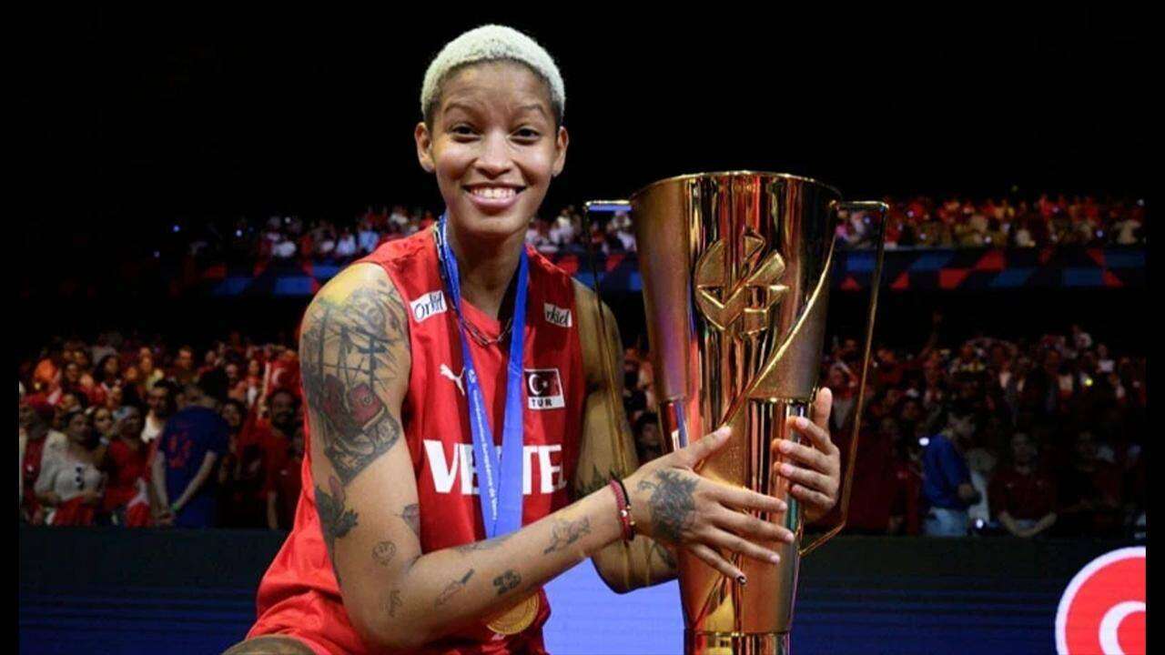 Türk sporunda bir ilk: Melissa Vargas resmen açıkladı, karar verildi! 8